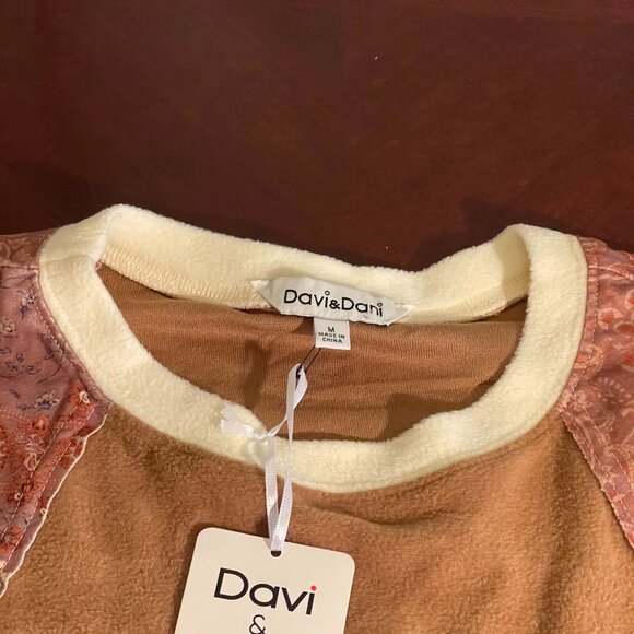 Davi & Dani womens Patchwork Velvet Sweatshirt M Beige Pink & Cream Fleece - Picture 5 of 10